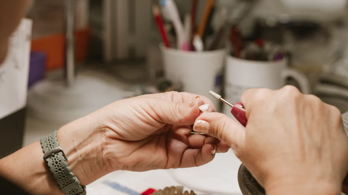 Tools and handpiece at the IDA bench workspace