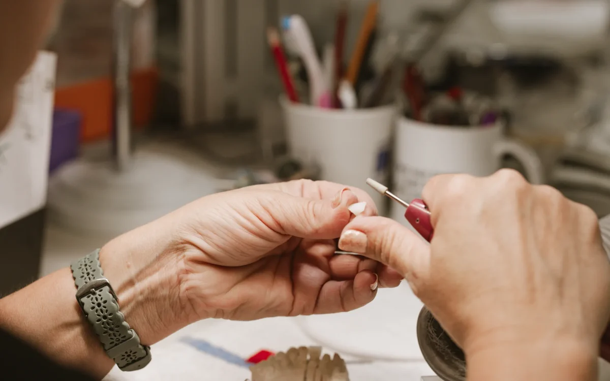 Tools and handpiece at the IDA bench workspace
